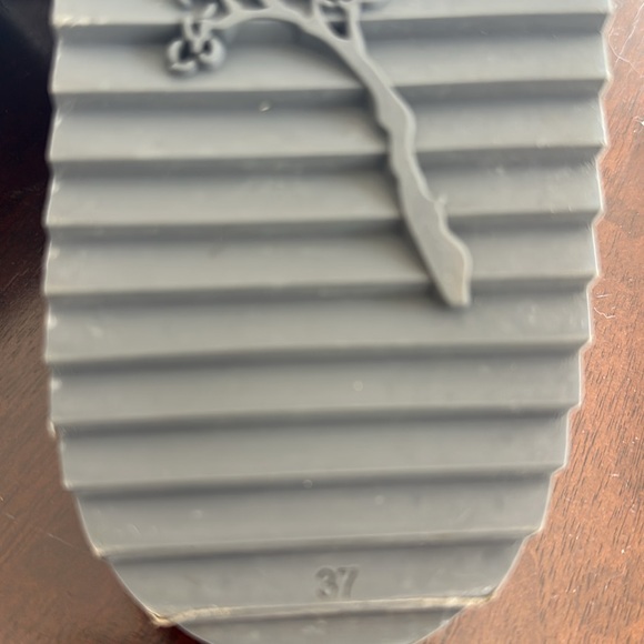 Yume Yume gray truck slides -size 37 - Picture 6 of 7